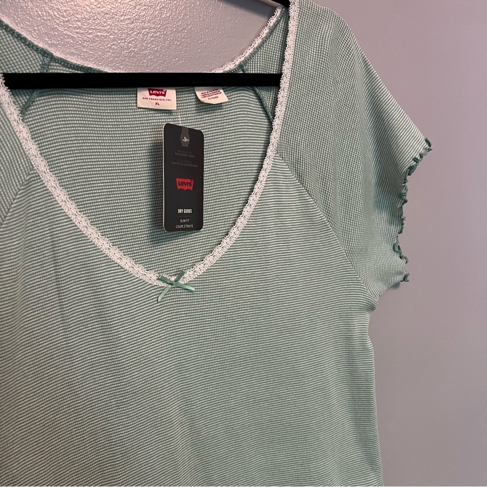 Levis Top - Picture 3 of 5